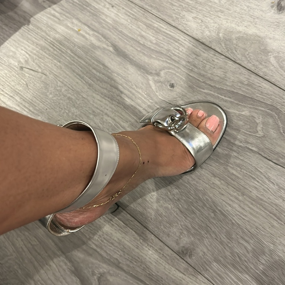 Gucci Metallic Silver Vintage Thick Heels with Buckle Sz 6 1/2 B - Picture 11 of 12